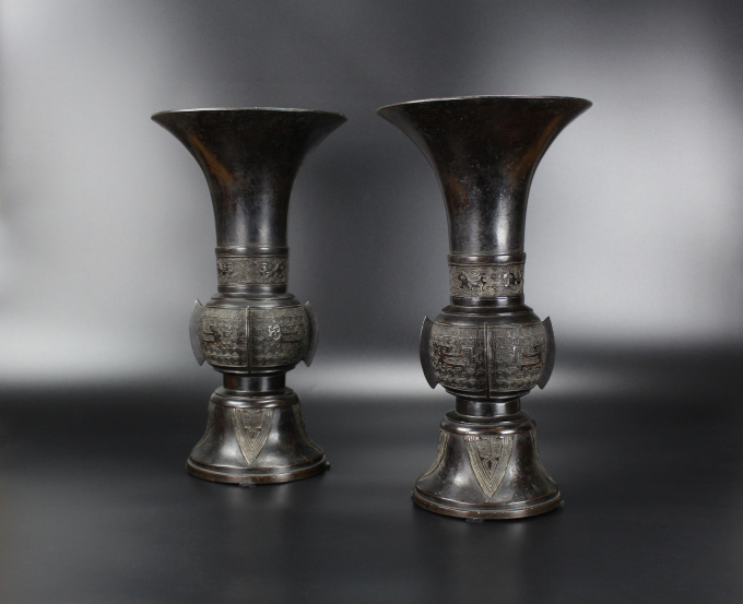 A Pair Of Large Chinese Archaistic Bronze ‘gu' Vases, Ming / Qing Dynasty, 17th-18th Century by Artista Sconosciuto