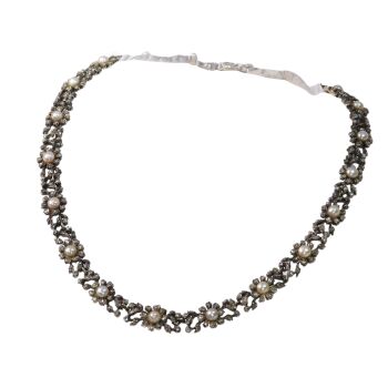Victorian Elegance: A Diamond and Pearl Choker of Timeless Grace by Onbekende Kunstenaar