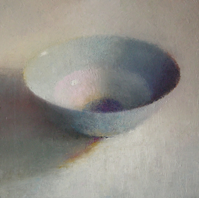 Lichtblauwe kom by Anneke Elhorst
