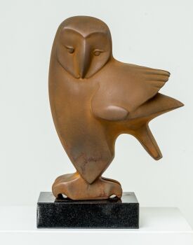 Zittende uil no. 7 by Evert den Hartog