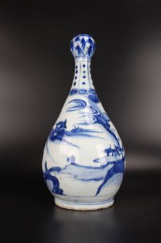 A rare Chinese blue and white bottle vase, Ming dynasty, Wanli period by Onbekende Kunstenaar