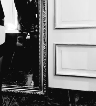 The Mirror IV by Seulement Femmes Annemarie Voûte