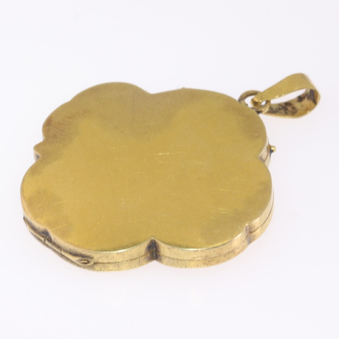 Typical Art Nouveau gold locket woman head on four leaf clover by Artiste Inconnu