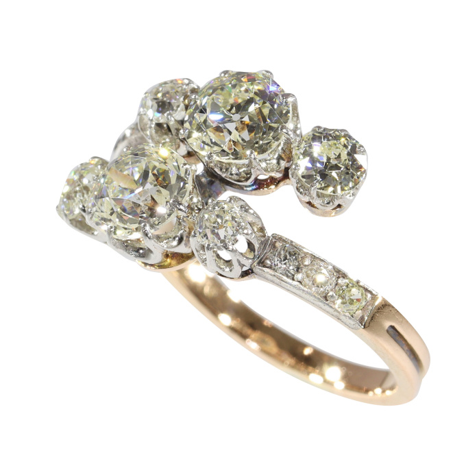 Awe-Inspiring Grandeur: Victorian Toi et Moi Ring with 2.57ct Diamonds by Artista Sconosciuto