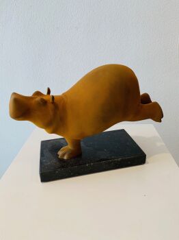 Dansende Hippo by Evert den Hartog