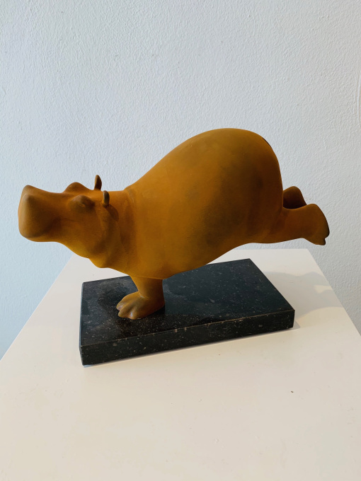 Dansende Hippo by Evert den Hartog