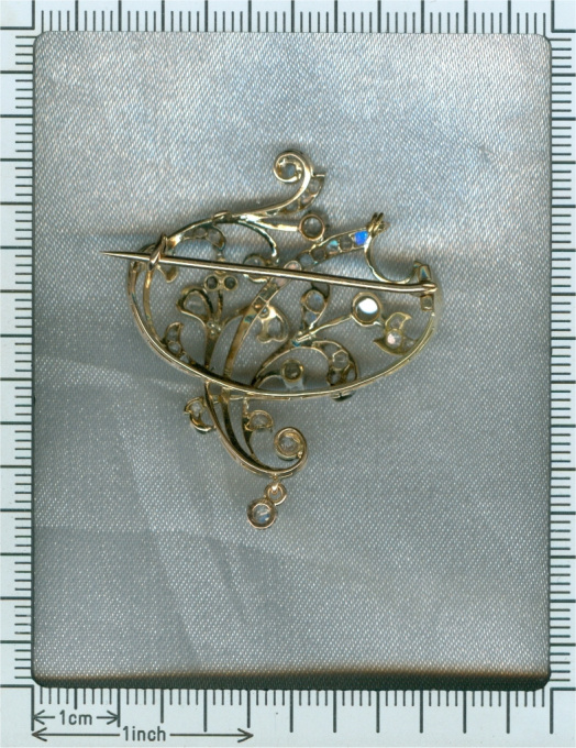 Art Nouveau brooch and pendant in gold with rose cut diamonds by Artista Desconhecido