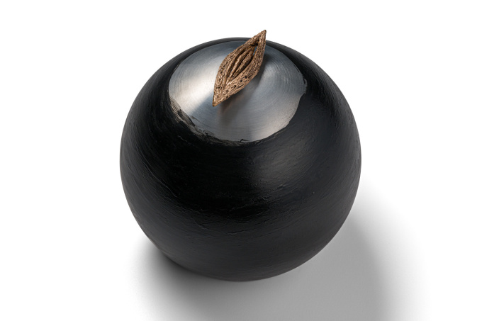 La Papessa boule black by Eleonora Francioni Antonio Mastromarino