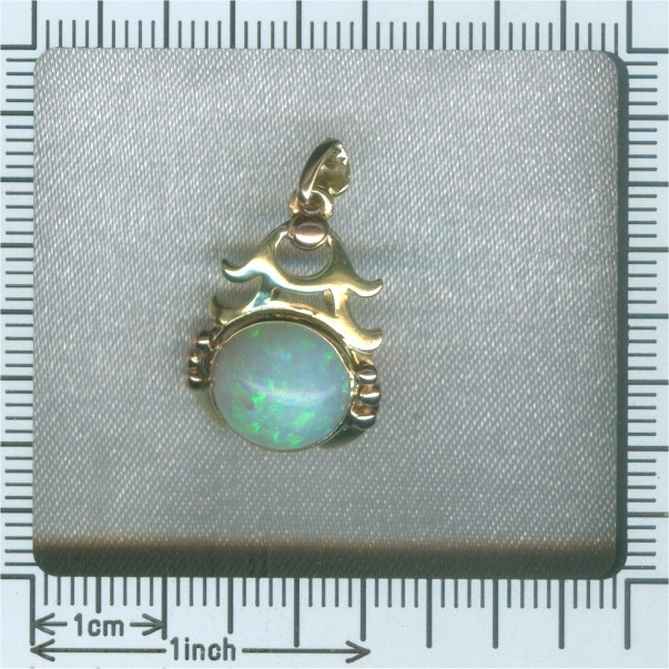 Vintage multi colour gold pendant with cabochon opal Style Japonais by Unbekannter Künstler