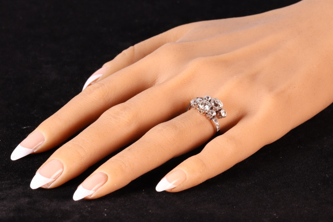 Awe-Inspiring Grandeur: Victorian Toi et Moi Ring with 2.57ct Diamonds by Artista Sconosciuto