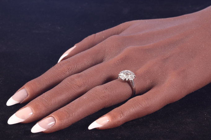 Vintage 1920's Art Deco diamond engagement ring by Artista Desconhecido