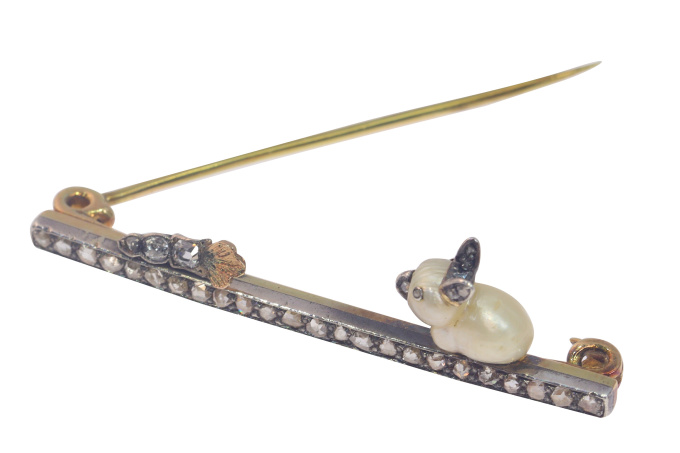 Late Victorian amusing diamond and pearl jewel - a true one carrot diamond brooch by Artista Desconhecido