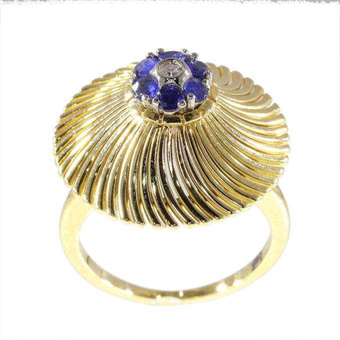 Iconic Vintage 18K Gold Ring from the Sixties, Set with Diamond and Sapphires by Artista Sconosciuto