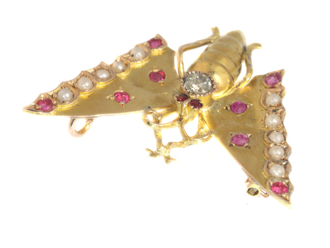 Antique gold Victorian butterfly brooch by Artista Desconhecido