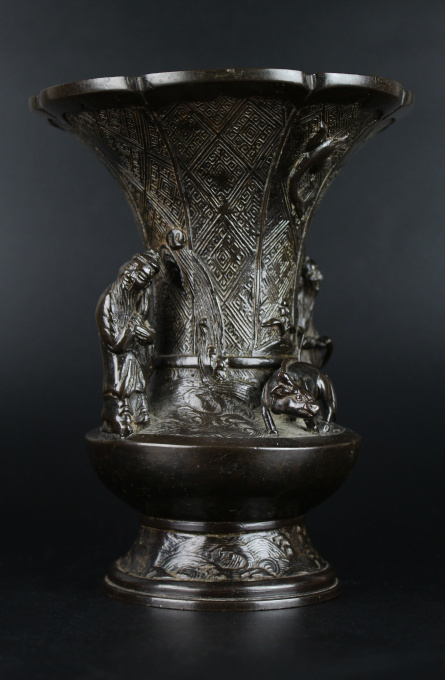 A Japanese Bronze Flower Vase, Edo Period (1603-1868) by Artista Sconosciuto