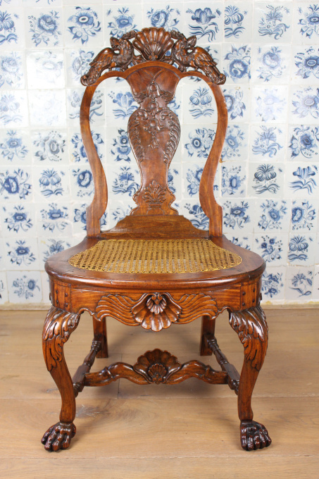 A pair of Dutch Colonial Solid Satinwood Chairs, Ceylon 18th century by Onbekende Kunstenaar
