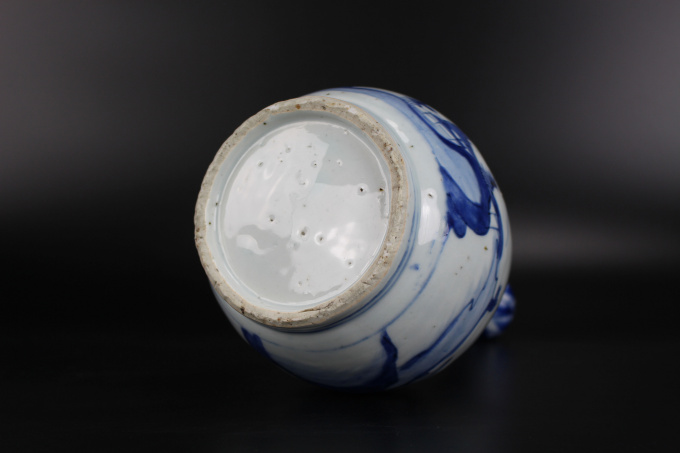 A rare Chinese blue and white bottle vase, Ming dynasty, Wanli period by Onbekende Kunstenaar