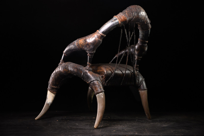 Colonial African Leather & Horn Throne Armchair. by Artista Desconocido