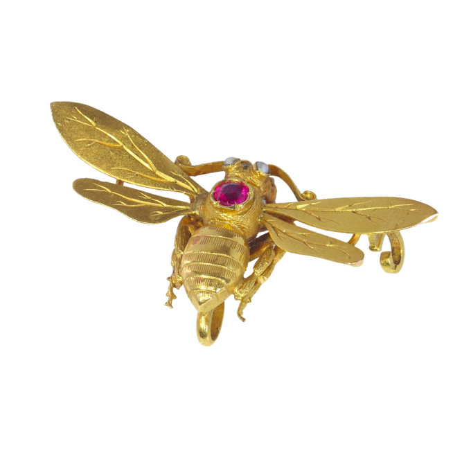 Vintage French antique 18K gold insect brooch bumble bee by Artiste Inconnu