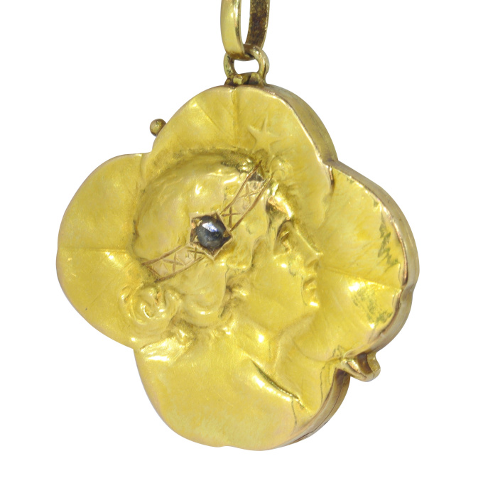 Vintage antique Art Nouveau love and good luck locket by Onbekende Kunstenaar