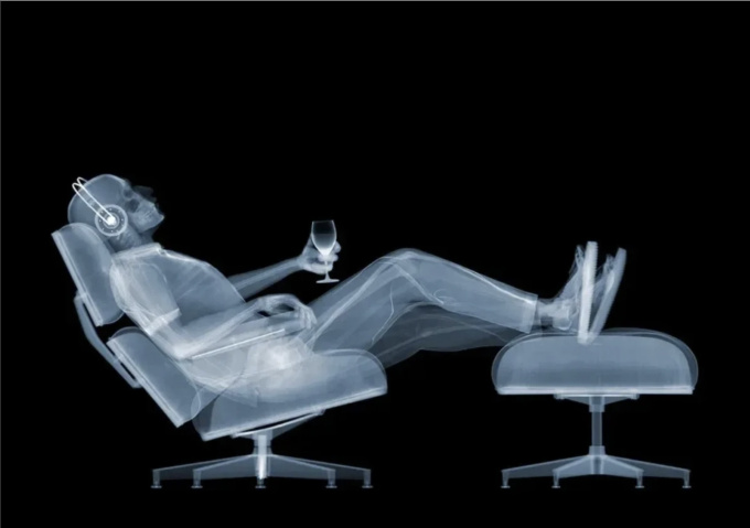 EAMS Chillin (5/25) by Nick Veasey