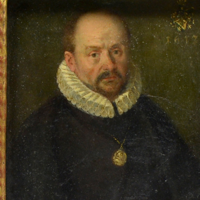 Portrait of a man with two Gnadenpfennigs, likely Wilhelm Daser (1566-1639) by Onbekende Kunstenaar