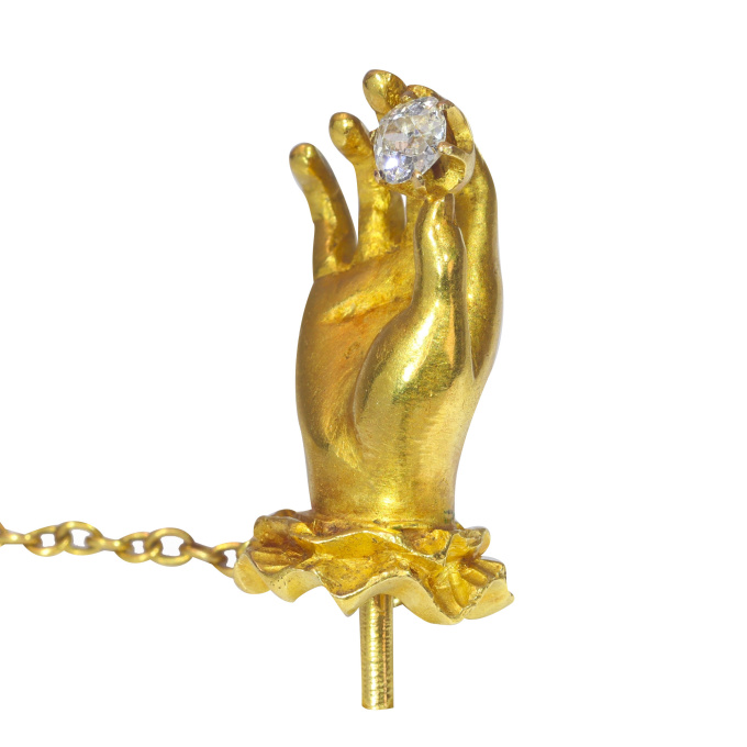 Antique 18K yellow gold tiepin hand holding an old mine cut diamond by Onbekende Kunstenaar