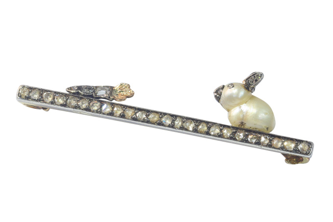 Late Victorian amusing diamond and pearl jewel - a true one carrot diamond brooch by Artista Desconhecido
