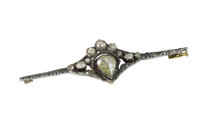 Heritage Refined: Crowned Heart Brooch with Large Antique Rose-Cut Diamond by Unbekannter Künstler