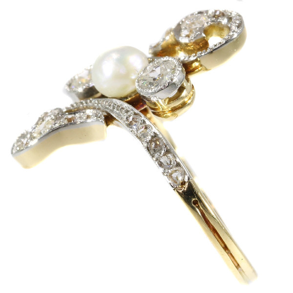 Elegant late Victorian diamond and pearl ring by Artista Desconhecido