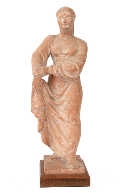 Vrouwfiguur met draperie by Fred Carasso