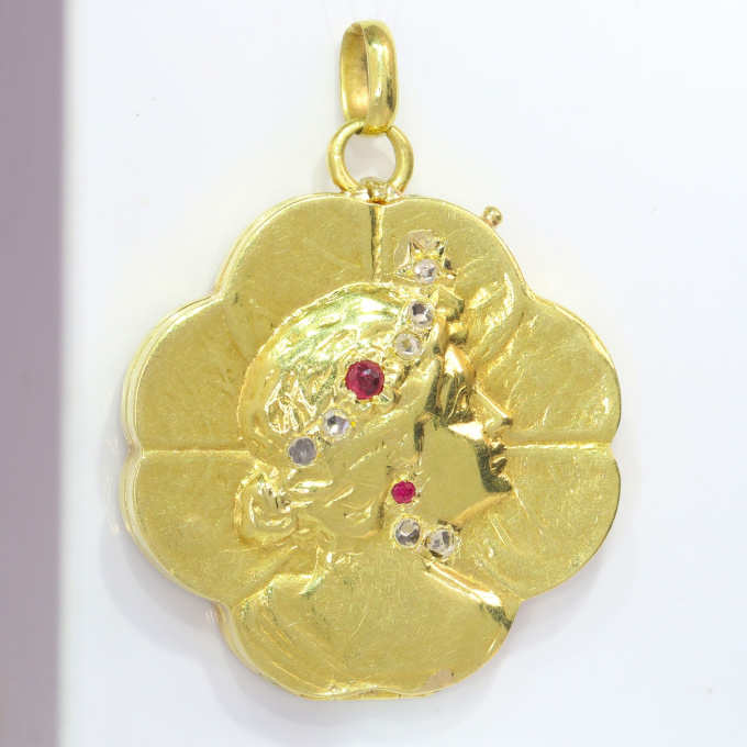 Vintage Art Nouveau 18K gold good luck locket set with diamonds by Artiste Inconnu