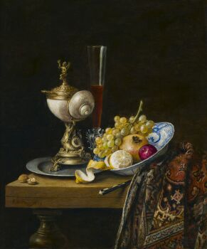 Stilleven met turbobeker, fruitschalen en pluche tafelkleed by Cornelis Le Mair