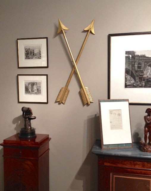 Set of 4 large gilded wooden arrows by Artiste Inconnu