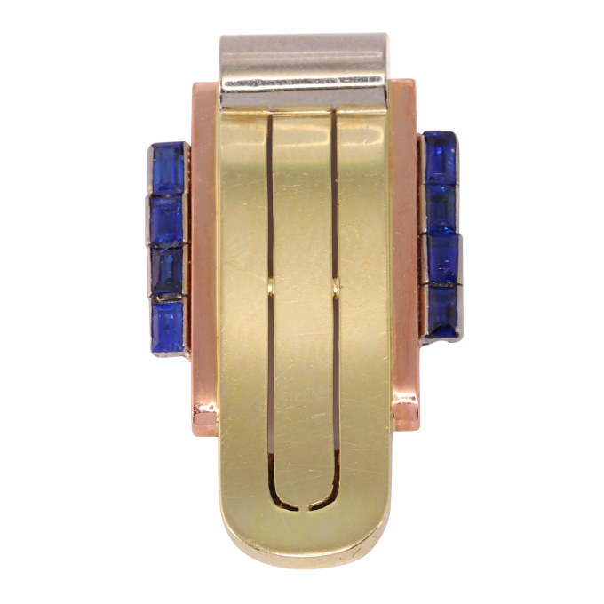Vintage Vogue Clip: Sapphires Set in Tri-Colour Gold by Artista Sconosciuto