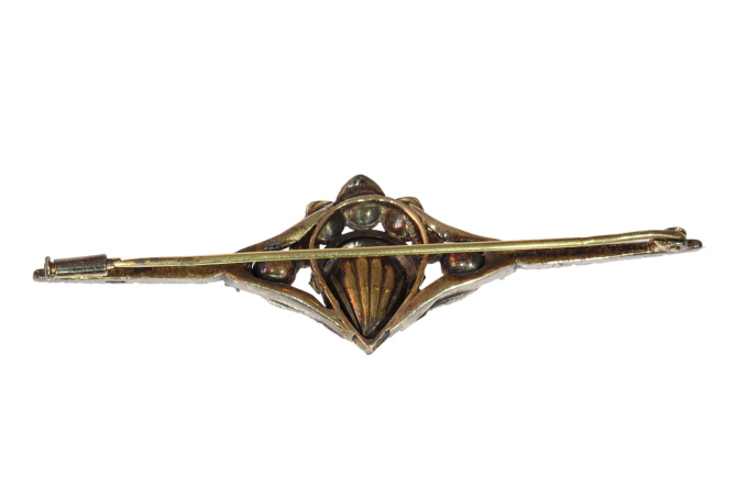 Heritage Refined: Crowned Heart Brooch with Large Antique Rose-Cut Diamond by Unbekannter Künstler