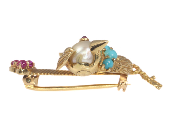 Vintage fanciful Fifties gold bejeweled bird brooch by Artista Desconhecido