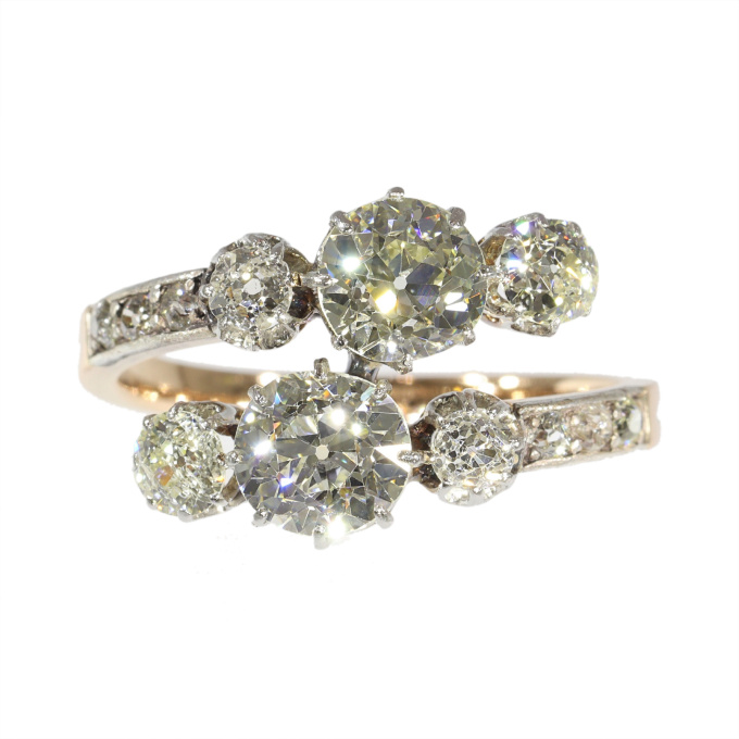 Awe-Inspiring Grandeur: Victorian Toi et Moi Ring with 2.57ct Diamonds by Artista Sconosciuto