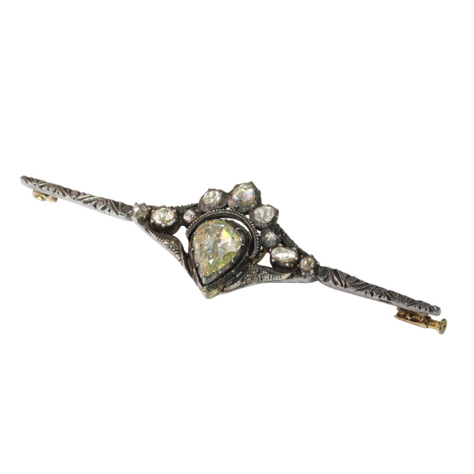 Heritage Refined: Crowned Heart Brooch with Large Antique Rose-Cut Diamond by Unbekannter Künstler