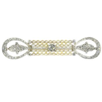 Elegant platinum diamonds and pearls Art Deco Belle Epoque brooch by Artista Sconosciuto
