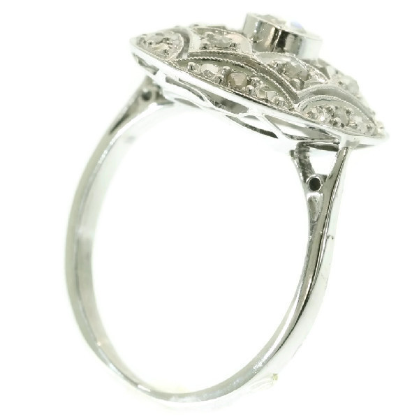 Sparkling vintage Art Deco diamond engagement ring by Onbekende Kunstenaar