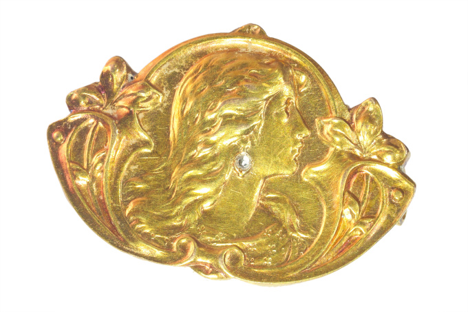 Vintage antique Art Nouveau 18K brooch by Unknown artist