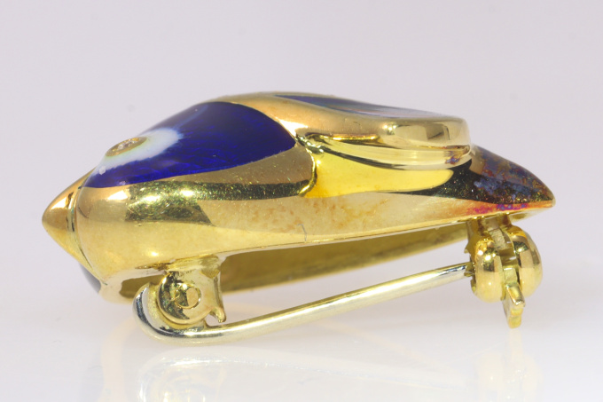 Vintage gold enameled bird brooch set with brilliant cut diamonds by Artiste Inconnu