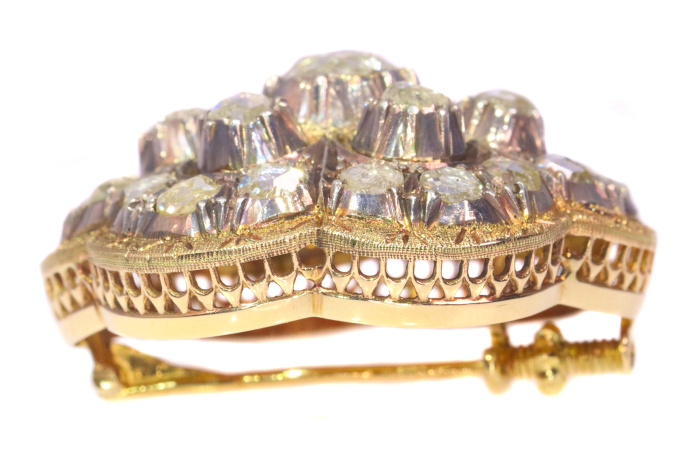 Vintage Antique gold brooch set with large rose cut diamonds by Unbekannter Künstler
