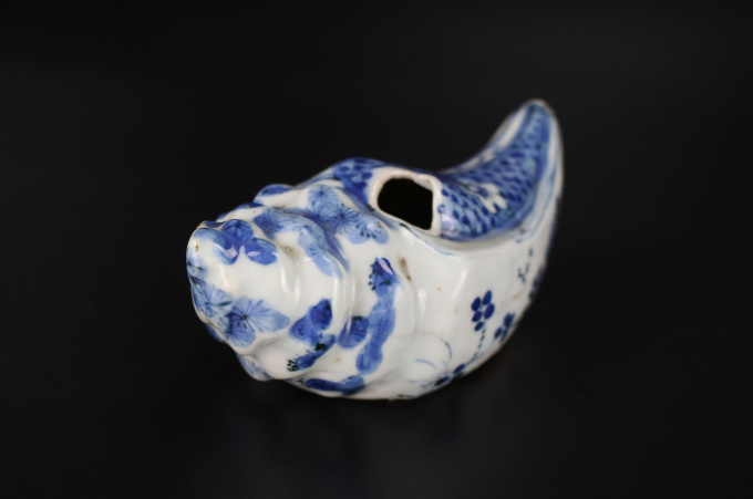 A very rare Chinese blue and white conch-shaped water dropper, Ming dynasty, Wanli period (1573–1619) by Artista Desconhecido