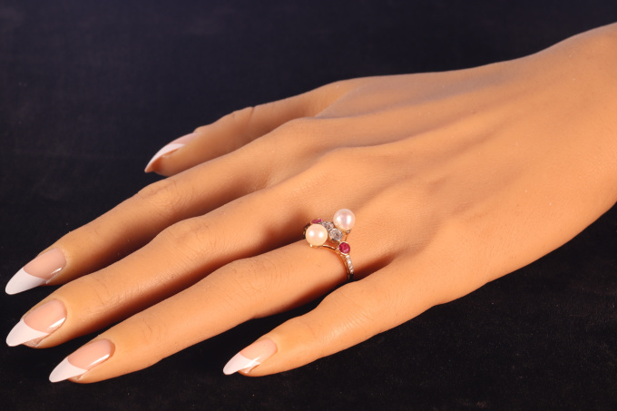 Vintage Art deco ring with diamonds rubies and pearls by Unbekannter Künstler