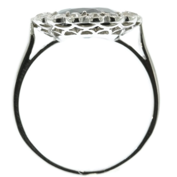 Platinum art deco diamond sapphire engagement ring by Artista Desconocido