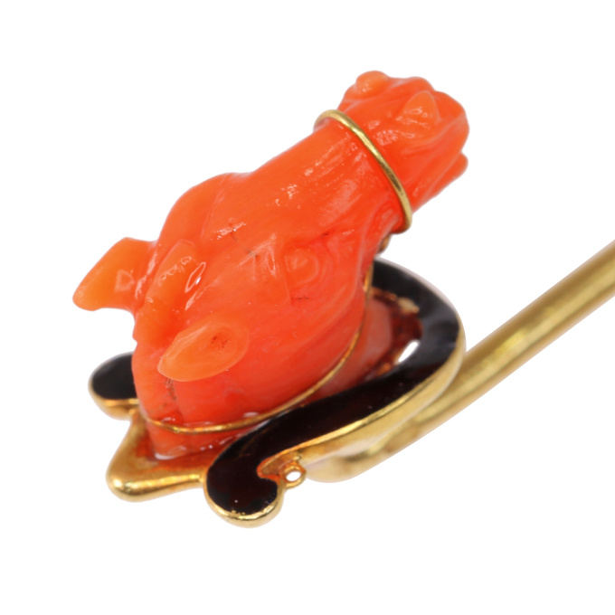 Equestrian Elegance: An Antique French Coral Horse Head Tiepin by Onbekende Kunstenaar