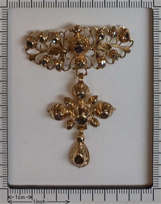 Antique Georgian 18K gold diamond cross pendant by Artiste Inconnu
