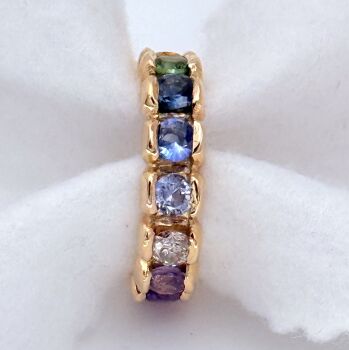Bloemring in 18k gold with diamond and sapphires by Mary van der Sluis